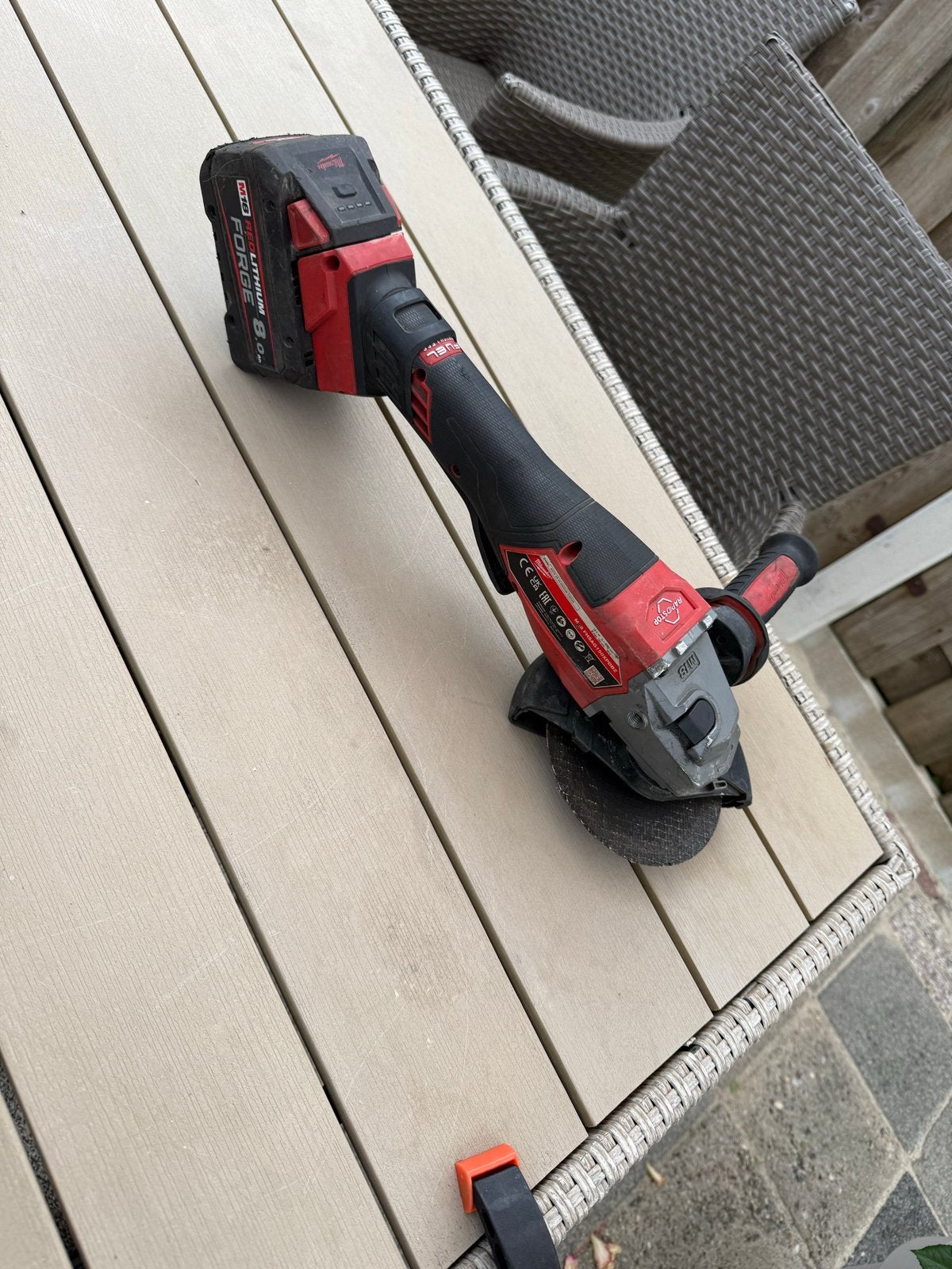 Milwaukee M18 Haakse Slijper + 8.0ah accu, Ophalen, Zo goed als nieuw, 1000 watt of meer, Haakse handslijpmachine