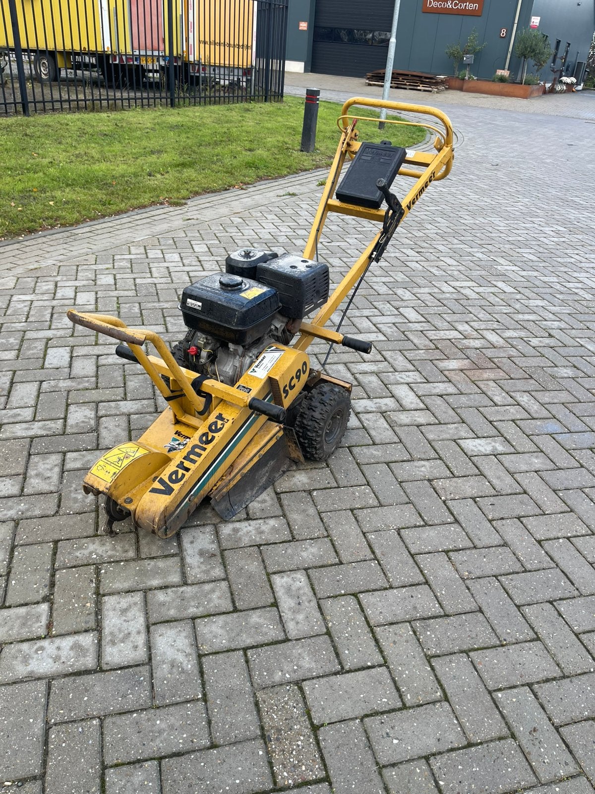 Stobbenfrees te huur, Ophalen, Zo goed als nieuw, Elektrisch, Tuinfrees