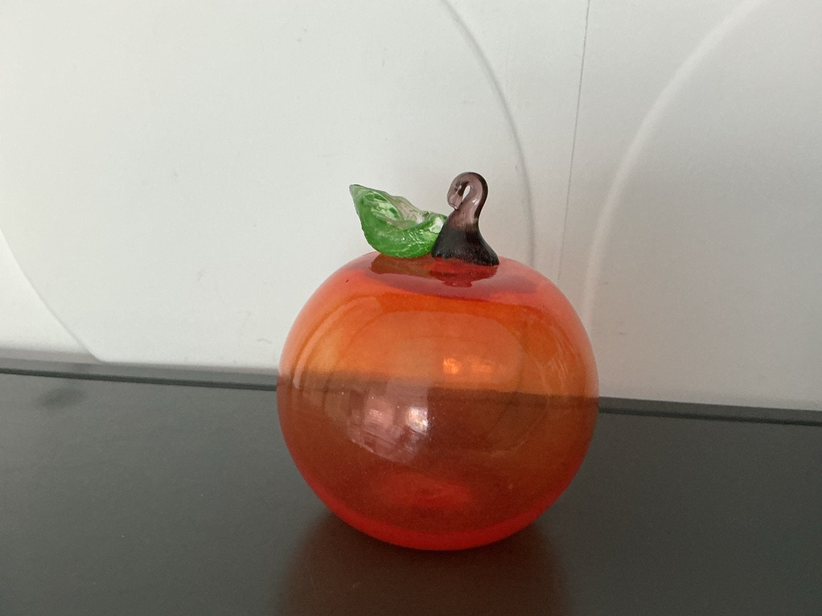 Decoratieve glazen appel - Oranje met groen blad, Ophalen of Verzenden, Zo goed als nieuw, Glas, Oranje