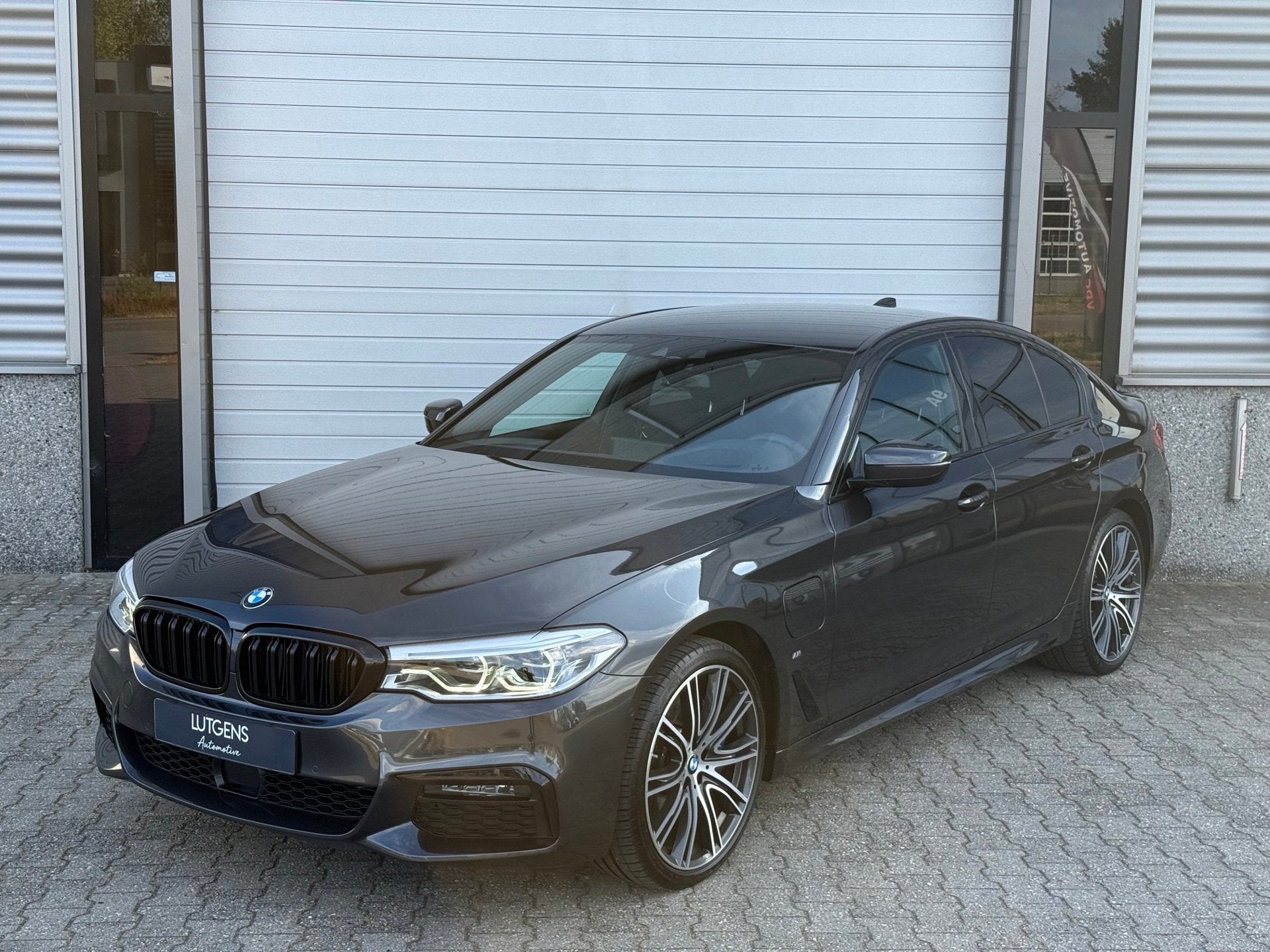BMW 5-serie 530e M Pakket Head Up Harman Shadow, 1998 cc, Achterwielaandrijving, Gebruikt, Alcantara