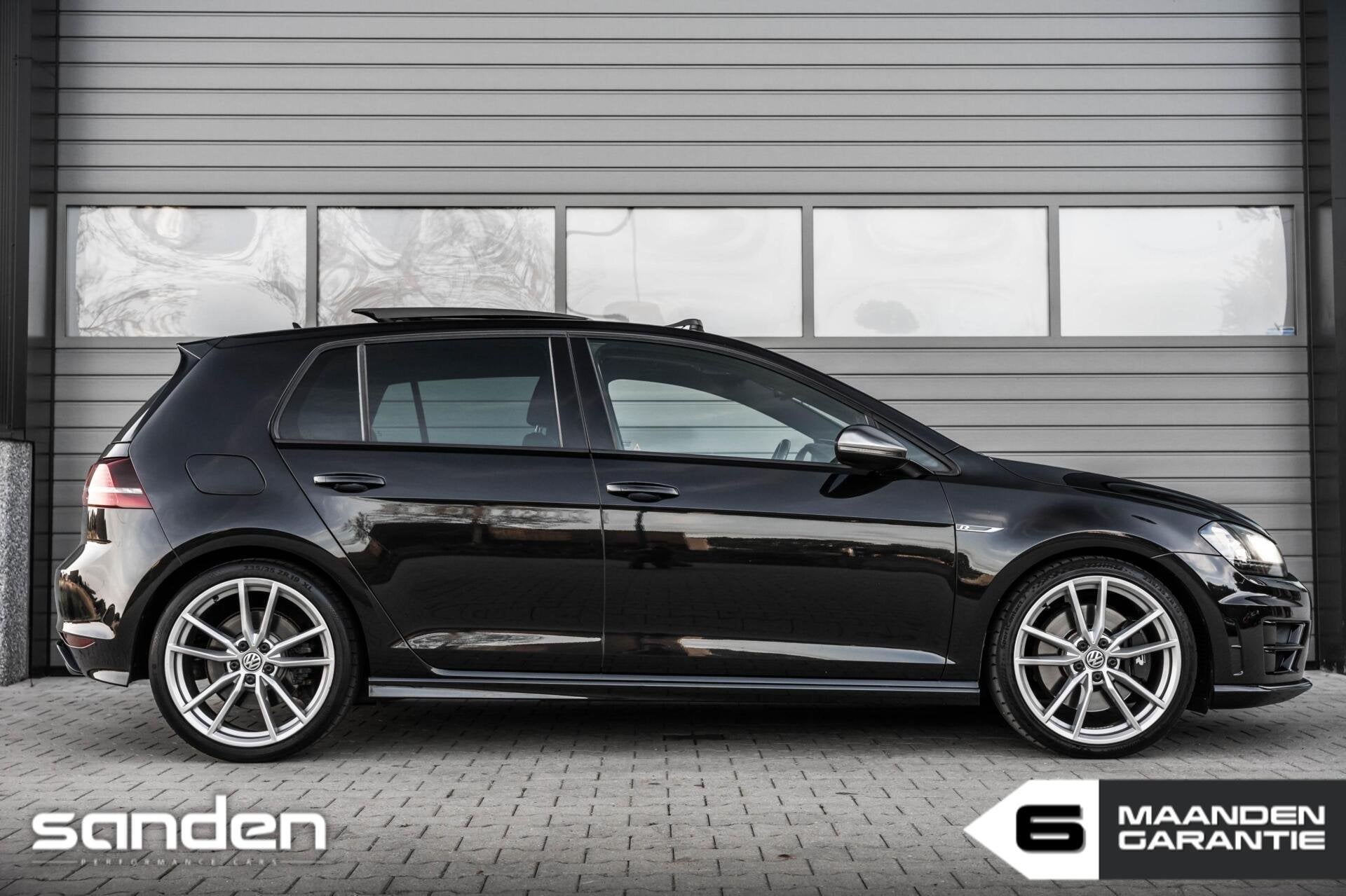 Volkswagen Golf 2.0 TSI R 4Motion|DSG|Pano|DCC|Dynaudio|ACC, Automaat, 4 cilinders, 1984 cc, Zwart