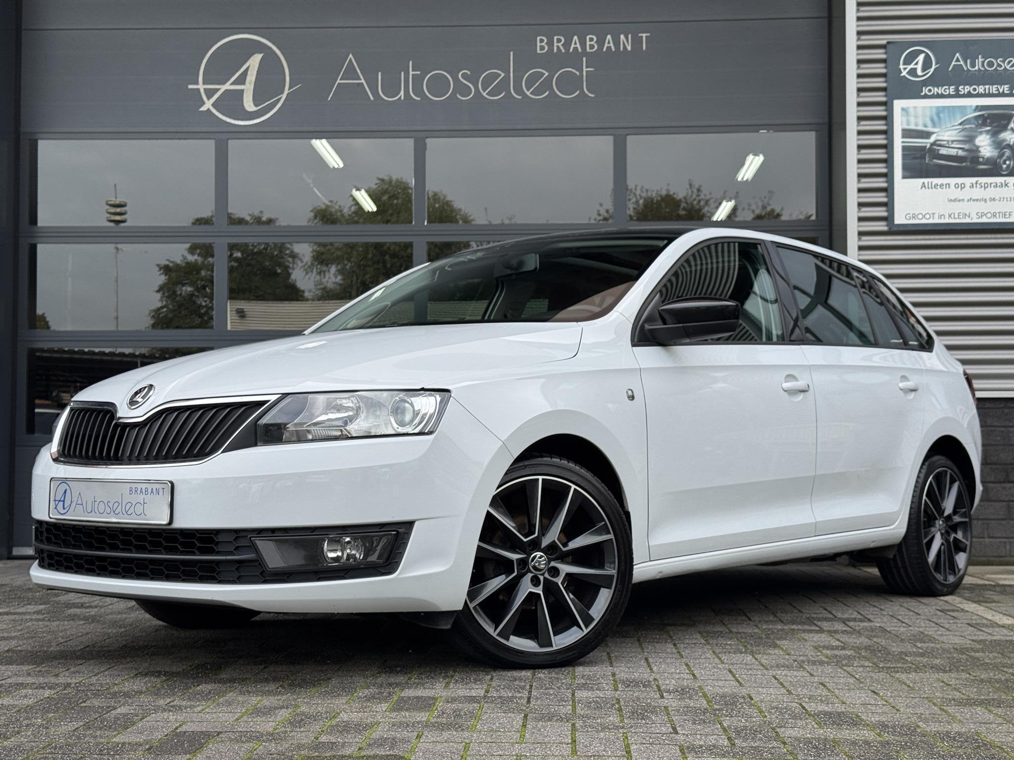 Skoda Rapid Spaceback 1.2 TSI Greentech Elegance Pano | 17", Auto's, Voorwielaandrijving, Euro 5, Gebruikt, Zwart