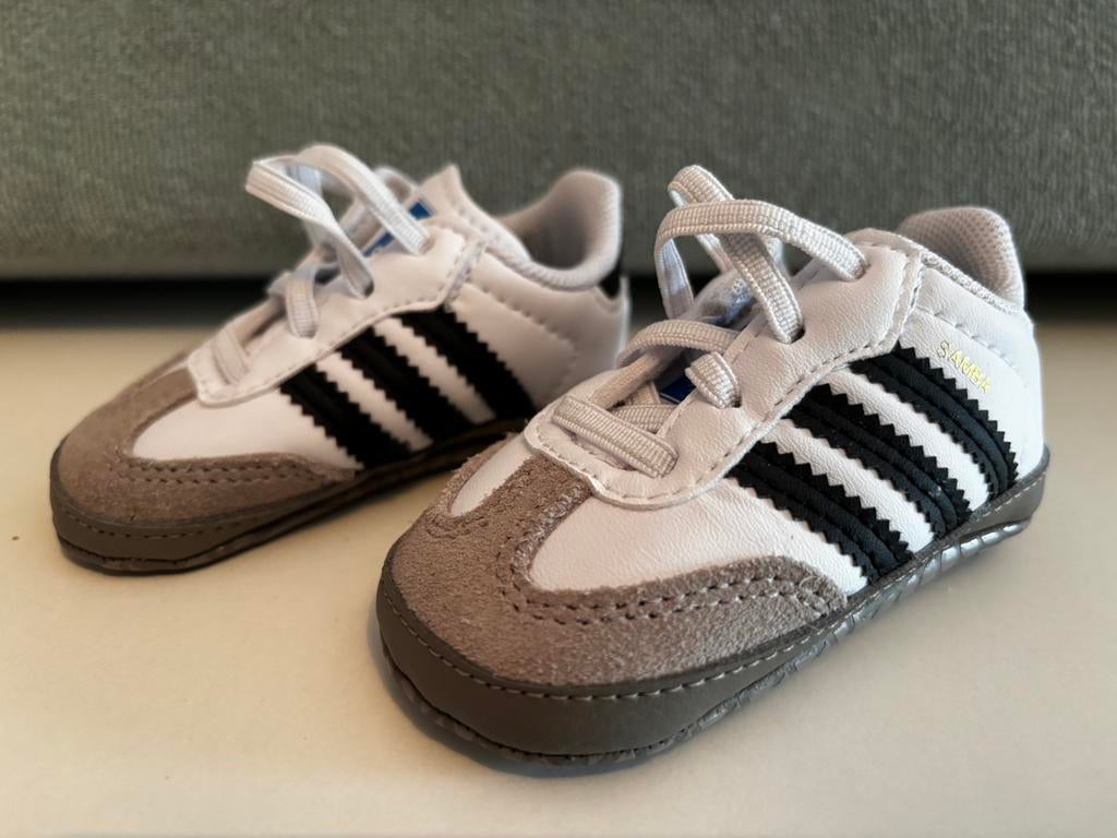Adidas baby slofjes maat 17, Kinderen en Baby's, Babykleding | Schoentjes en Sokjes, Ophalen, Zo goed als nieuw, Jongetje of Meisje