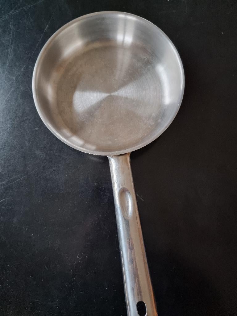 Te koop: SOLA steelpan, Ophalen of Verzenden, Zo goed als nieuw, Rvs, Keramische plaat