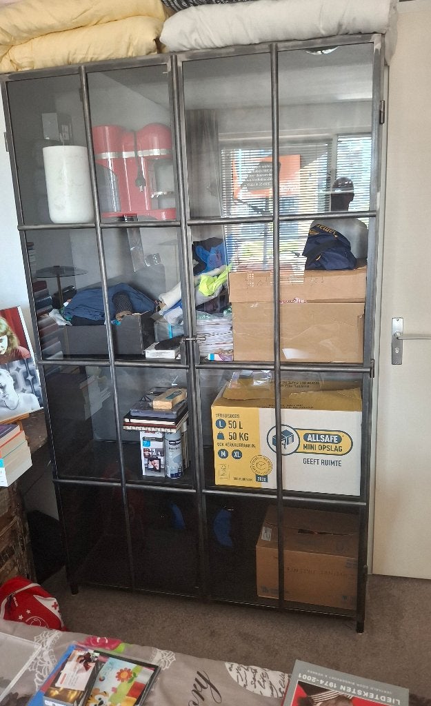 Metalen kast, Ophalen, Zo goed als nieuw
