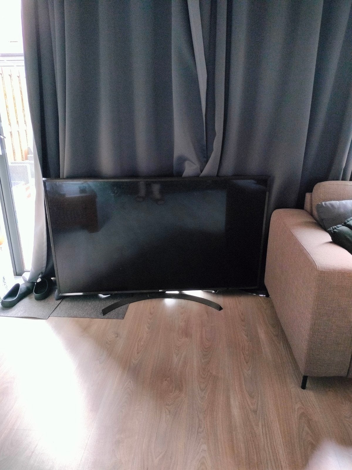 Foto 3 van LG TV 107 cm - Beeld niet 100%