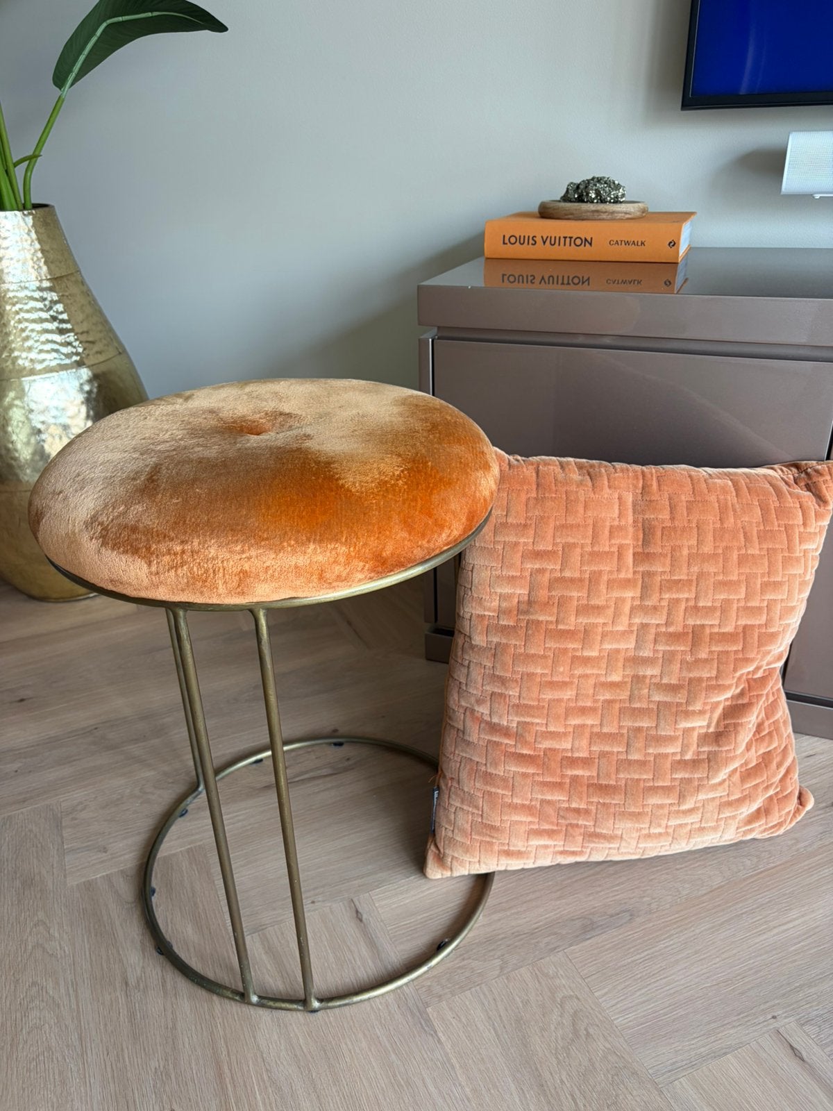 Lifestyle, Huis en Inrichting, Tafels | Bijzettafels, Minder dan 55 cm, Rond, Zo goed als nieuw, Ophalen