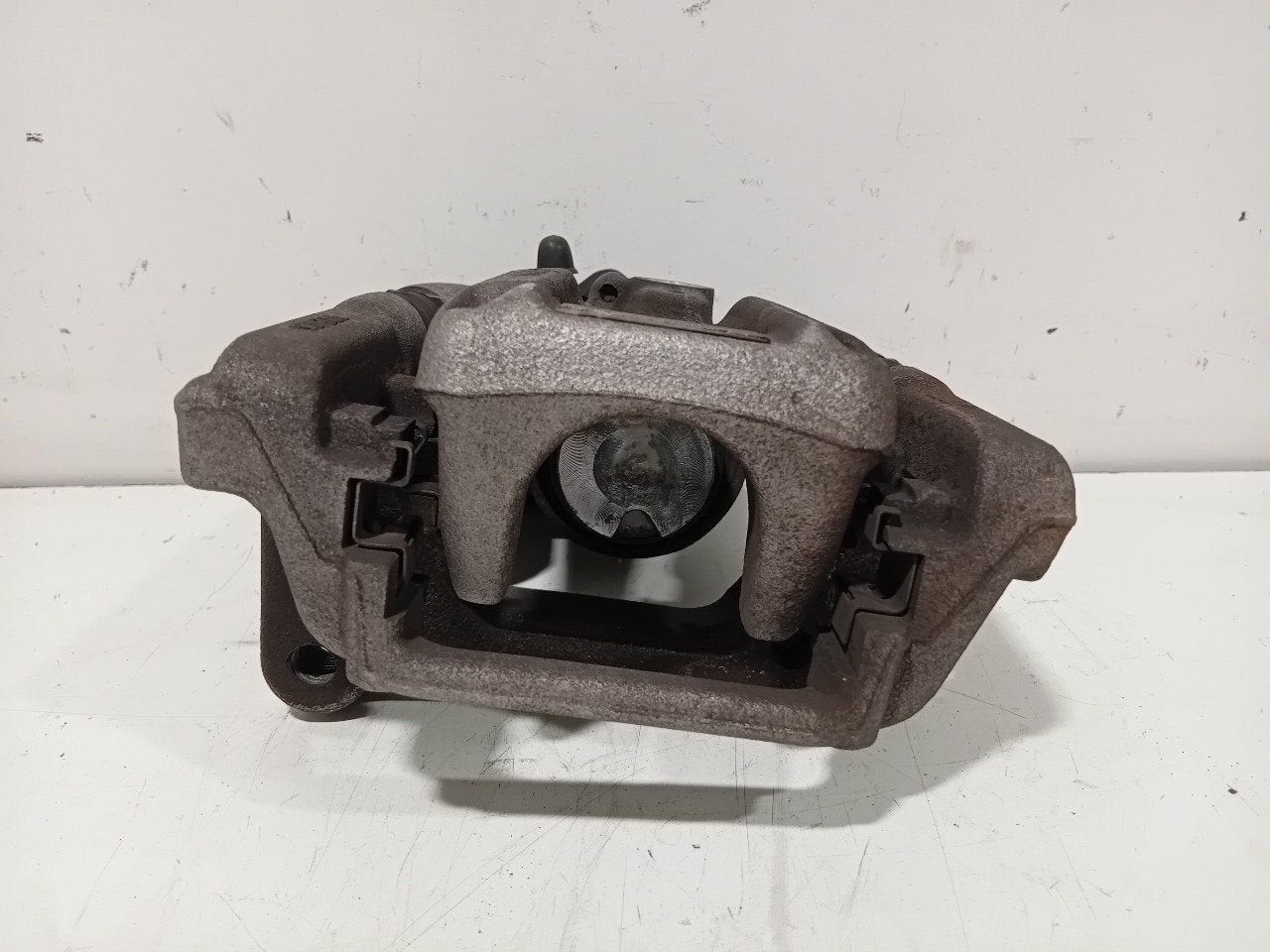 Remklauw links achter Opel Grandland, Onderdelen@venauto.nl, Van der Ven Autorecycling B.V., Gebruikt, Ettenseweg 76, 4706 PB Roosendaal, The Netherlands