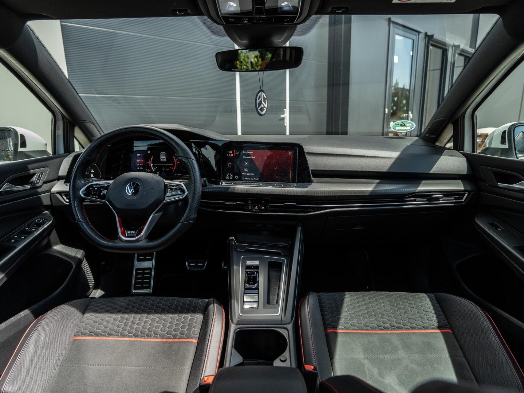 Volkswagen Golf 2.0 TSI GTI Clubsport IQ|Cam|Pano|BOMVOL!, Auto's, Euro 6, 4 cilinders, 1984 cc, Wit