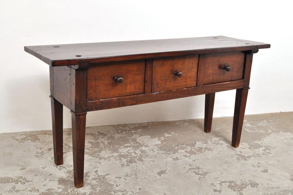 Antieke Spaanse kastanjehouten sidetable dressoir circa 1850