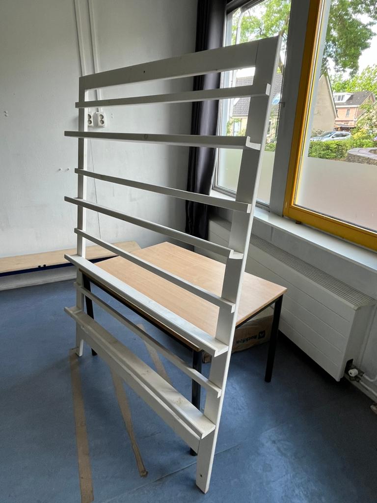 2 boeken- of tijdschriften rekken (VT-wonen), Ophalen of Verzenden, Zo goed als nieuw