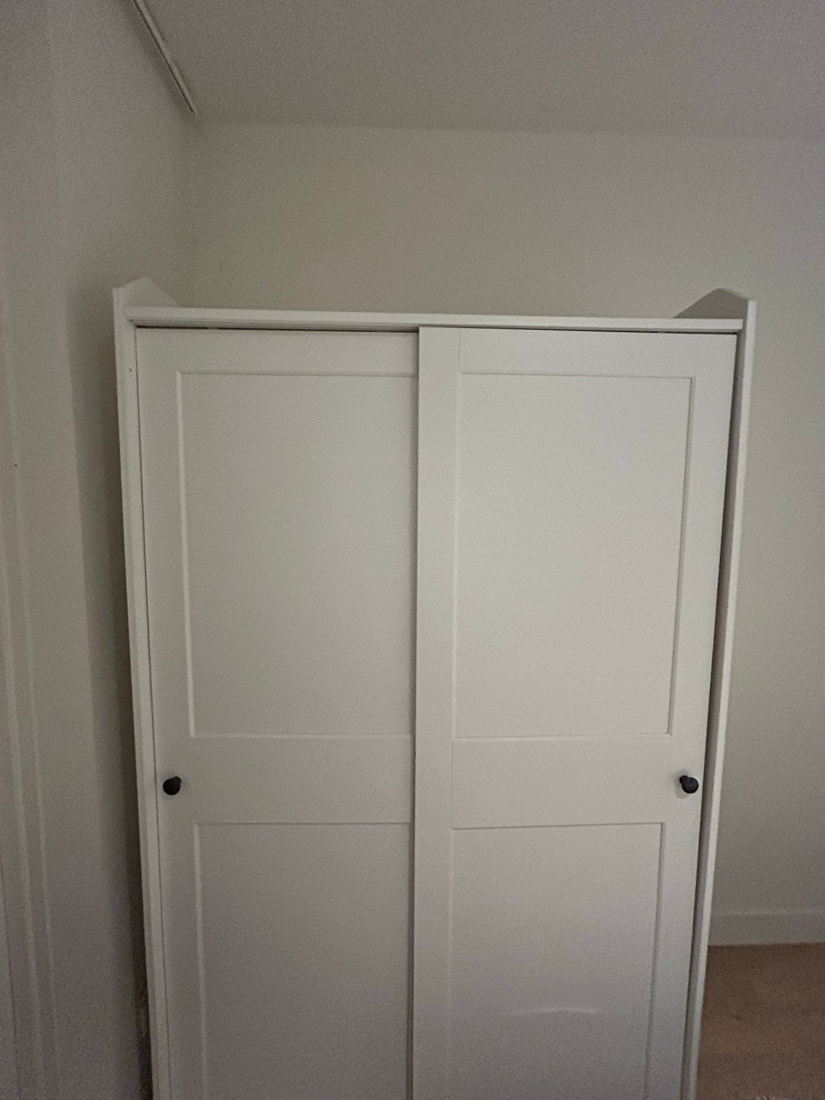 IKEA wardrobe /Kledingkast met schuifdeuren - enkele krasjes, Ophalen, Gebruikt, 100 tot 150 cm, 200 cm of meer