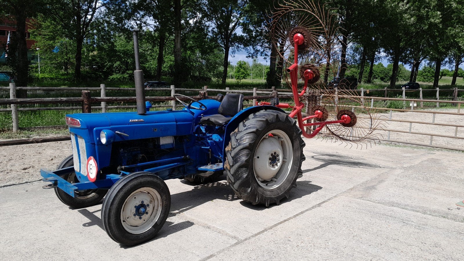 Ford super dextra, Zakelijke goederen, Agrarisch | Tractoren, Ophalen of Verzenden, Gebruikt, Tot 80 Pk, Ford