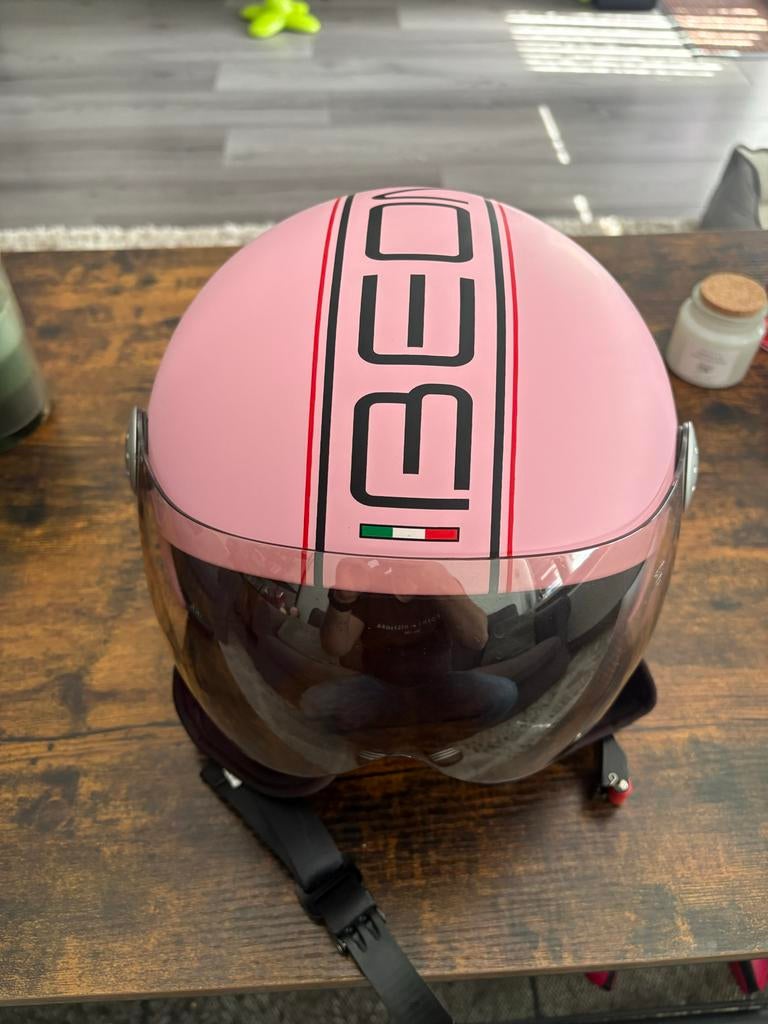 Roze Beon scooterhelm - Zo goed als nieuw, Fietsen en Brommers, Brommerhelmen, Ophalen of Verzenden, Zo goed als nieuw, Extra small of kleiner