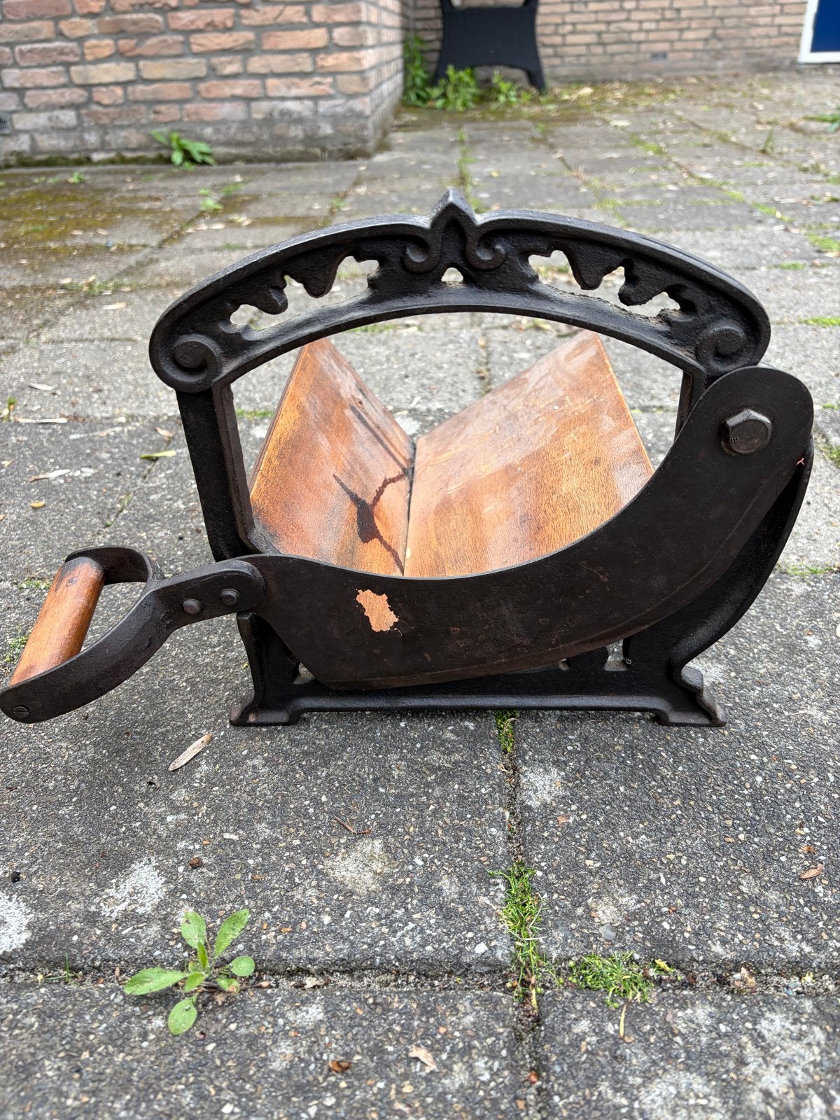 Antieke broodsnijder van gietijzer en hout, Ophalen of Verzenden