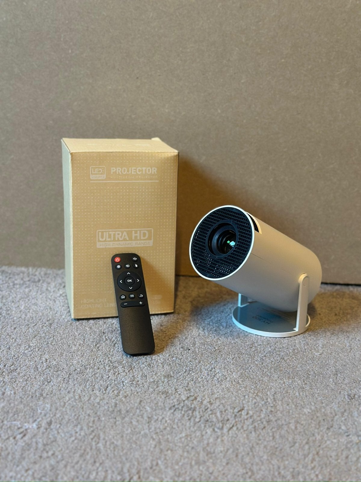 Gloednieuwe draagbare 4K-projectoren te koop, Audio, Tv en Foto, Ophalen of Verzenden, Elektrisch, Nieuw