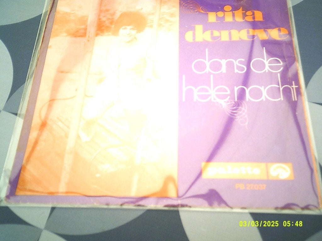 Rita Deneve - Dans De Hele Nacht / Er Is Iemand (1969), Fotohoes, 7 inch, Ophalen of Verzenden, Zo goed als nieuw