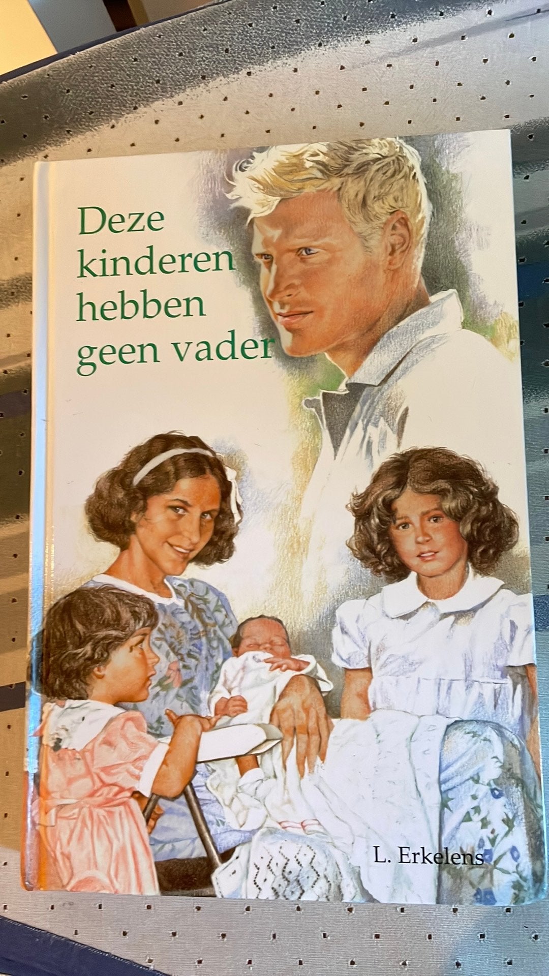 L. Erkelens - Deze kinderen hebben geen vader, Ophalen of Verzenden, Zo goed als nieuw, L. Erkelens