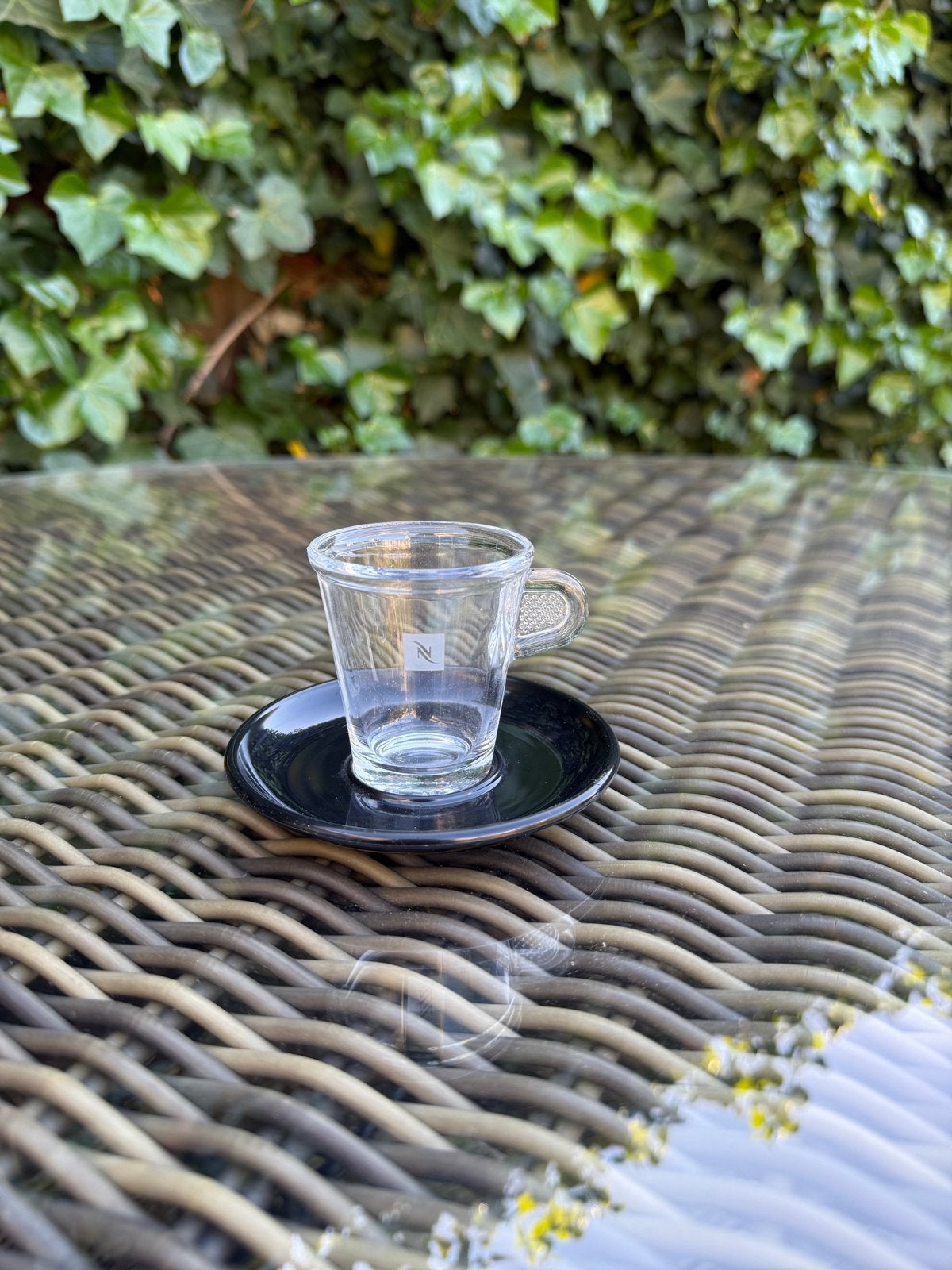 Nespresso espresso kopje met schotel | glas zwart, Huis en Inrichting, Keuken | Servies, Overige merken, Ophalen of Verzenden