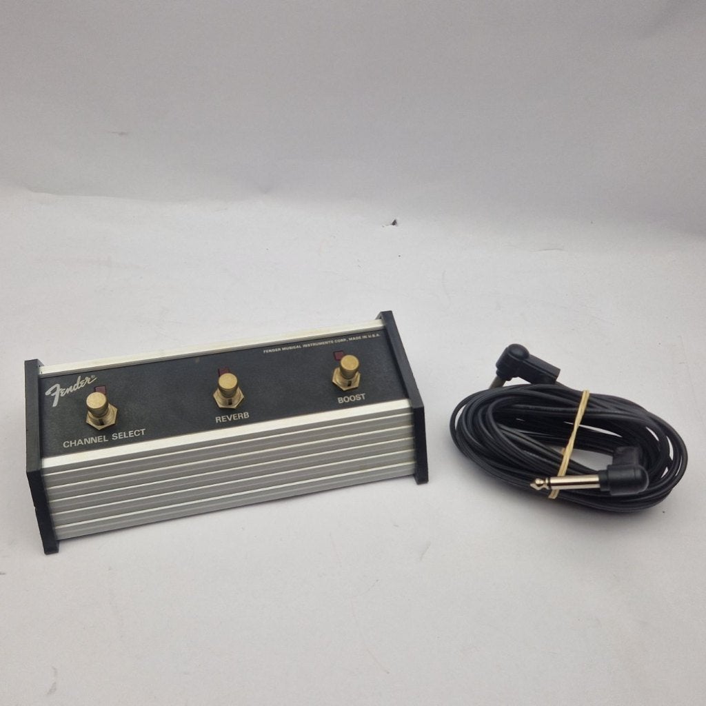 Fender three button Footswitch | Nu voor maar € 79,99, Hobby en Vrije tijd, Elektronica-componenten, Ophalen of Verzenden, Zo goed als nieuw