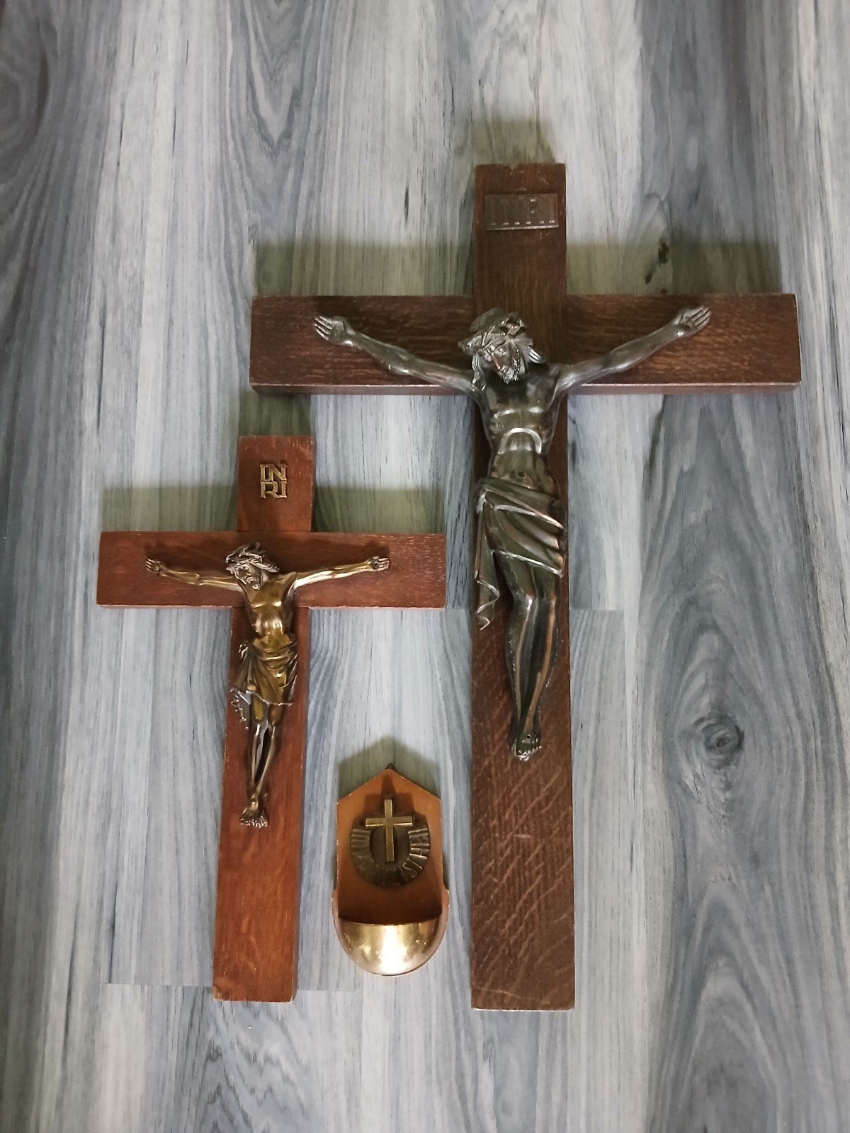 kruisbeelden Jesus en bakje voor wijwater, Ophalen