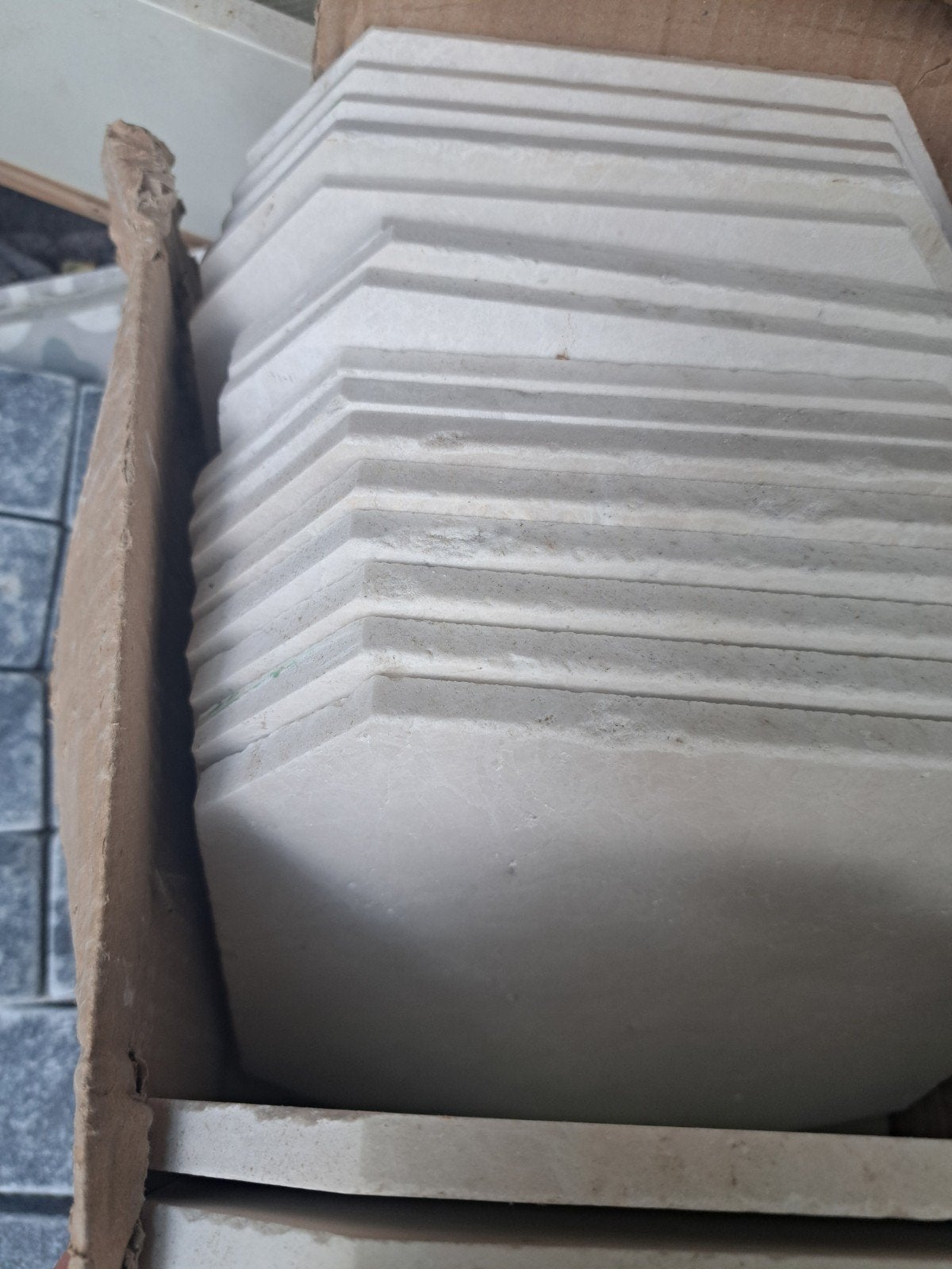 Marmeren vloertegels met kleine hoek steentjes., Overige materialen, 30 cm of meer, 50 tot 150 cm, Overige typen