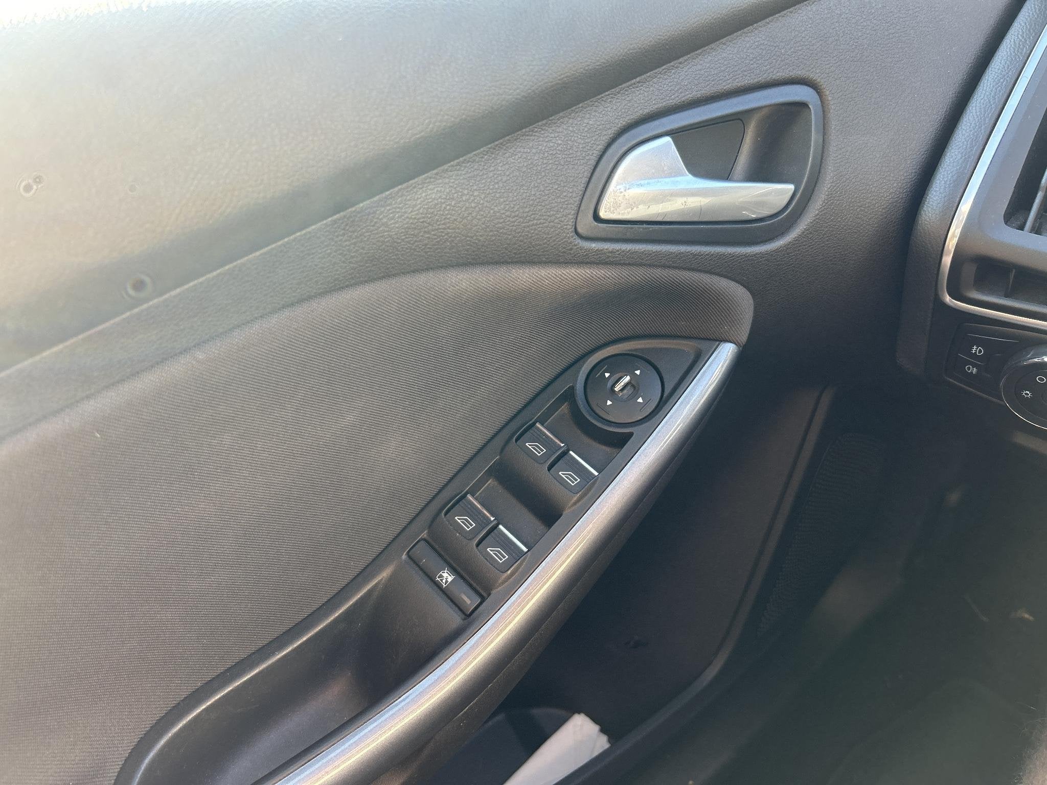 Foto 19 van Ford Focus Wagon 1.0 EcoBoost Titanium | Climate | Cruise |