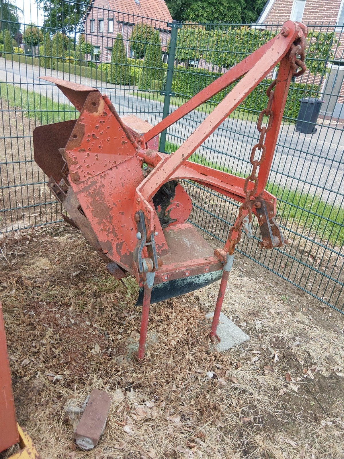 Greppelfrees, Ophalen