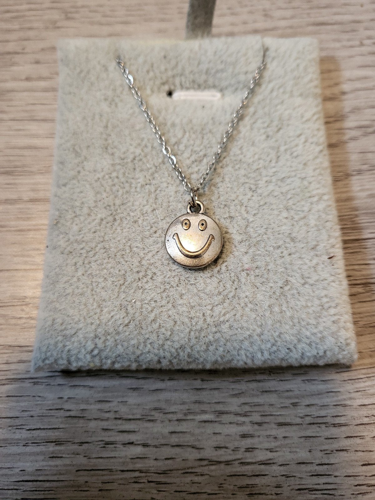 Nieuwe Ketting met Smiley Hanger, Met hanger, Nieuw, Ophalen of Verzenden, Zilver