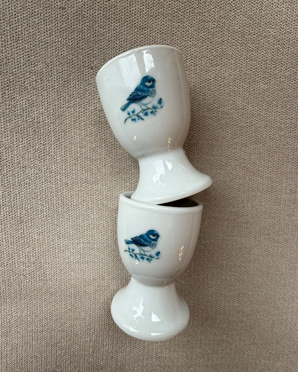 Vintage 2 porseleinen eierdopjes voet Delfst blauwe vogels, Overige typen, Ophalen of Verzenden, Zo goed als nieuw, Overige stijlen