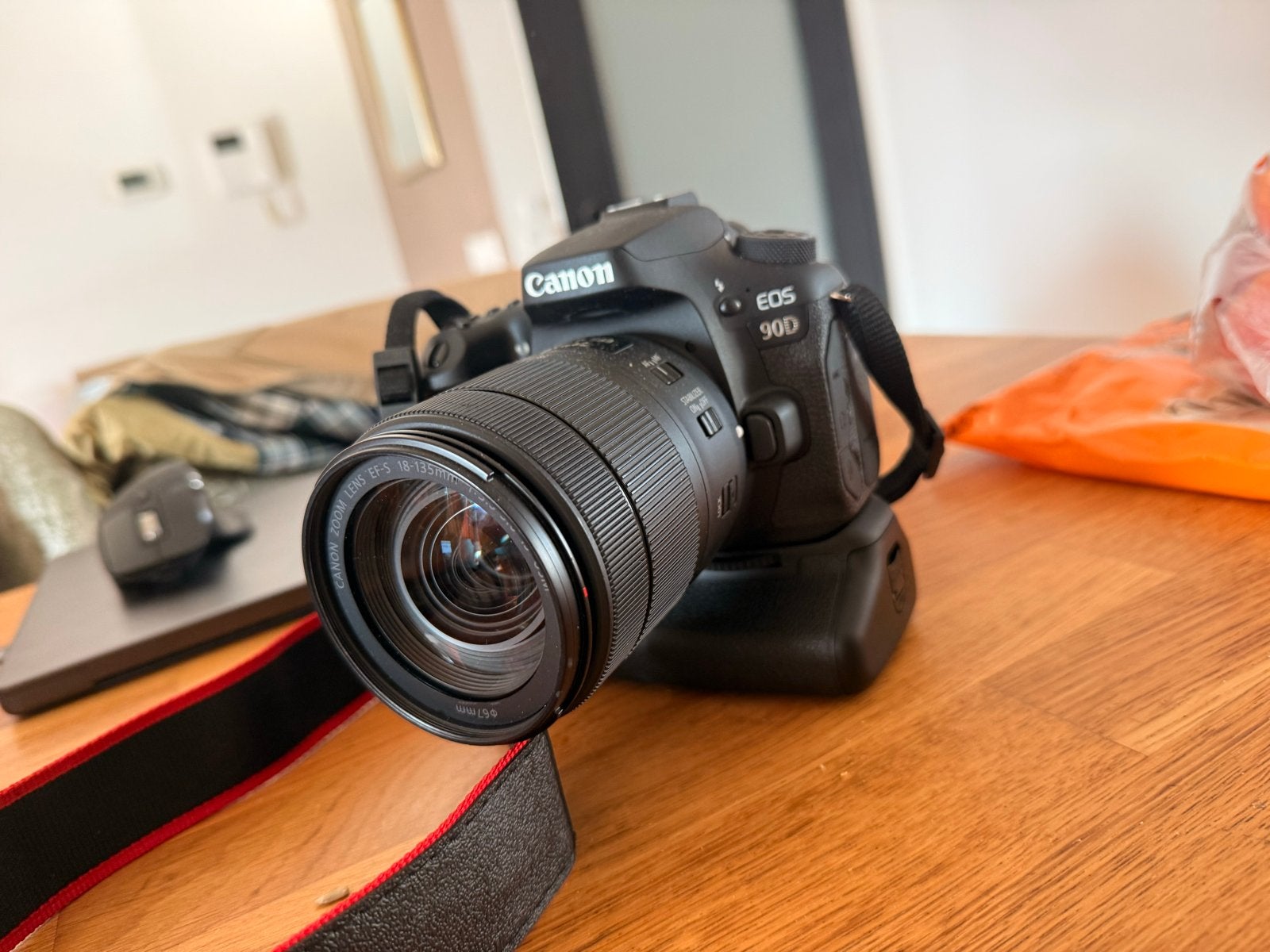 Canon EOS 90D met EF-S 18-135mm IS USM lens en accessoires, Spiegelreflex, Canon, Ophalen of Verzenden, Zo goed als nieuw