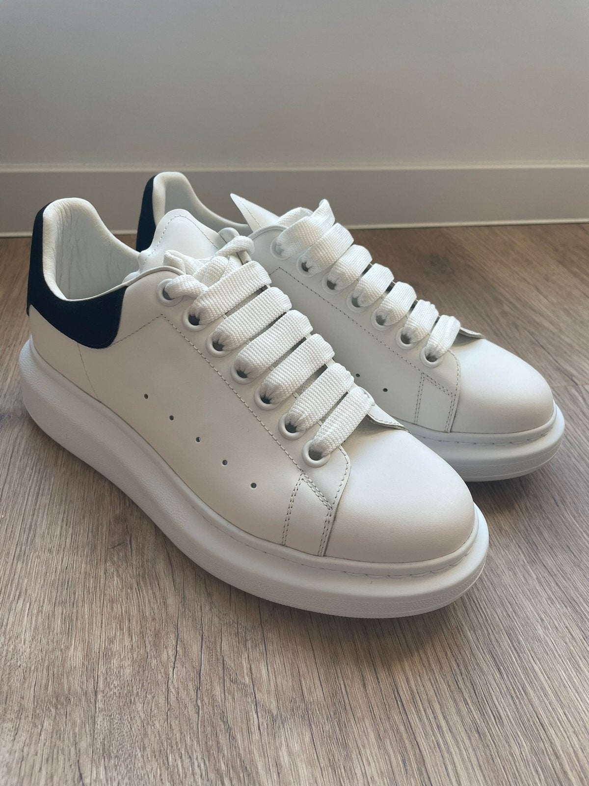 Alexander McQueen sneakers maat 38, Kleding | Dames, Schoenen, Ophalen of Verzenden, Zo goed als nieuw, Wit, Sneakers of Gympen