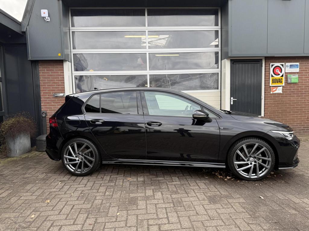 Volkswagen Golf 1.5 eTSI R-Line ACC/VIRTUEEL *ALL-IN PRIJS*, Auto's, 12 maanden, 4 cilinders, Leder en Stof, Zwart