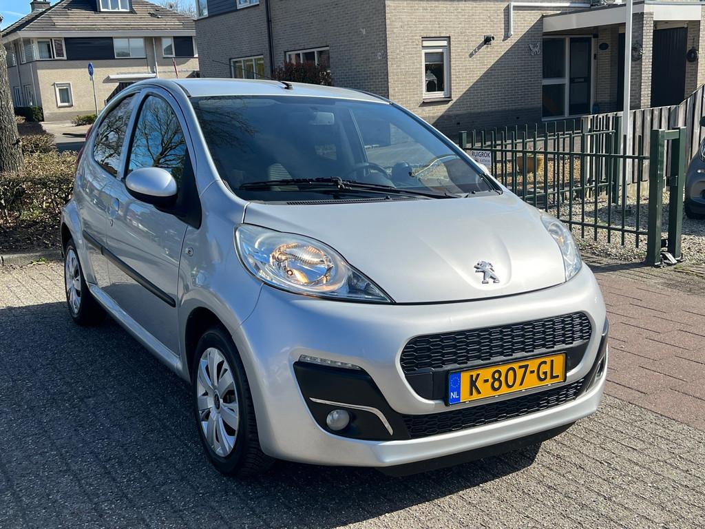 Peugeot 107 1.0 Exclusive 72.000 km Onderhoudboekjes, Voorwielaandrijving, Euro 5, Stof, Gebruikt
