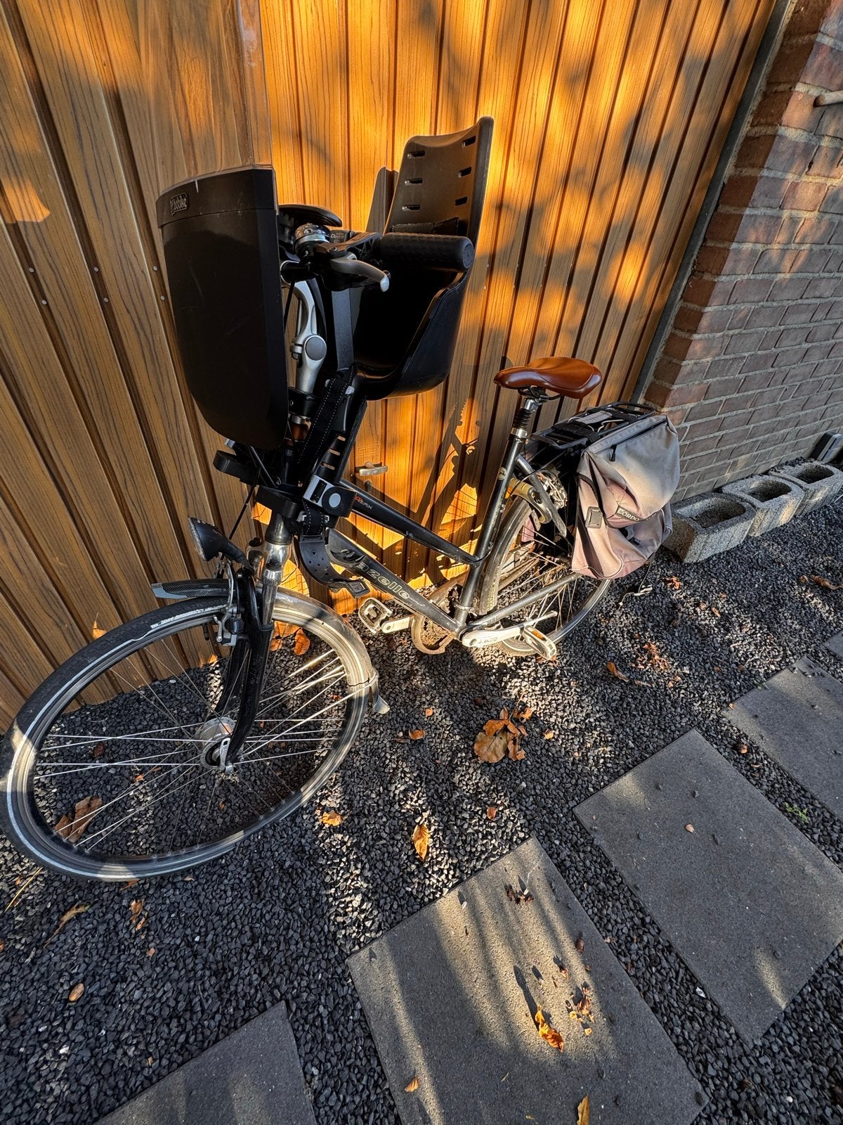 Gazelle fiets met kinderzitje, tassen en Magura remmen, Ophalen, Gebruikt, Velgrem, Versnellingen