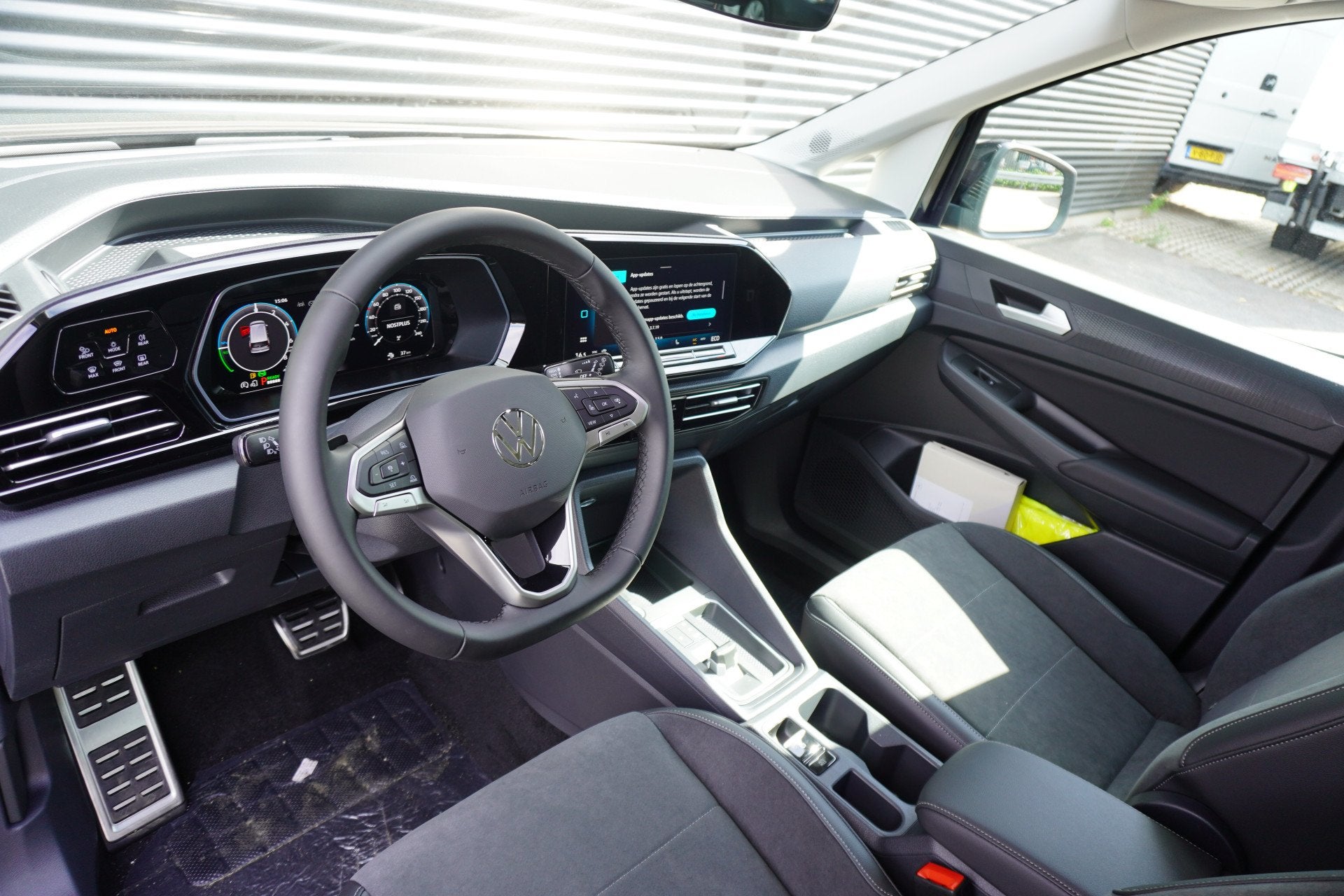 Volkswagen Caddy Maxi L2 150pk Plug-in Hybride Style Automaa, Auto's, 4 cilinders, 150 pk, 7 stoelen, Zwart