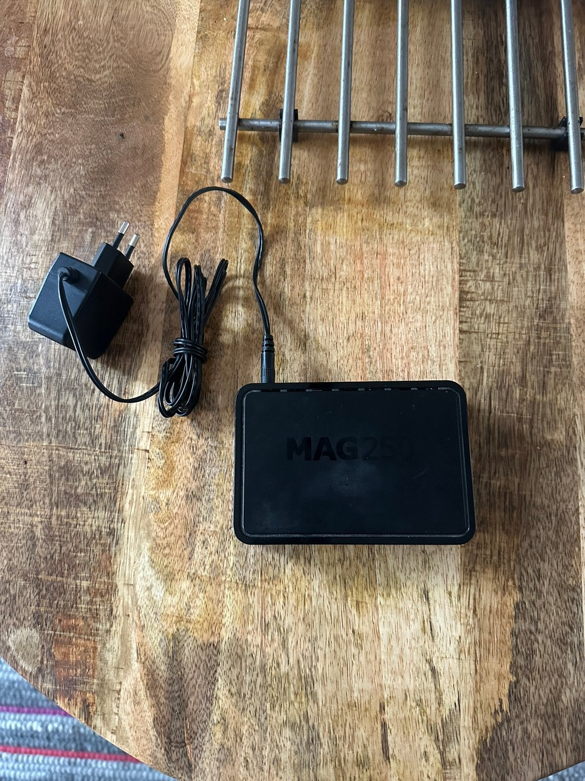MAG250 IPTV Set-Top Box met adapter, Ophalen of Verzenden, Gebruikt, Decoder
