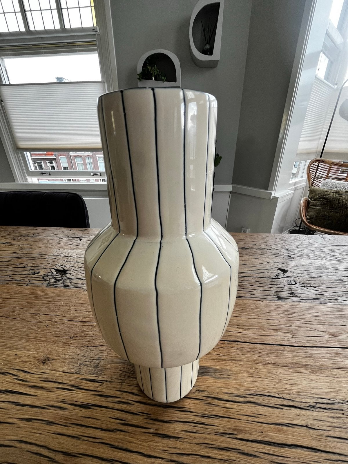 Vaas creme met zwarte strepen van Light & Living, Huis en Inrichting, Ophalen of Verzenden, Zo goed als nieuw, Met patroon/structuur