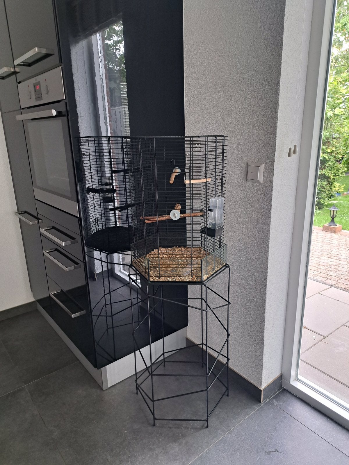 IN NIEUWSTAAT     HIPPE GROTE  VOGELKOOI, Ophalen, Zo goed als nieuw, Metaal, Vogelkooi
