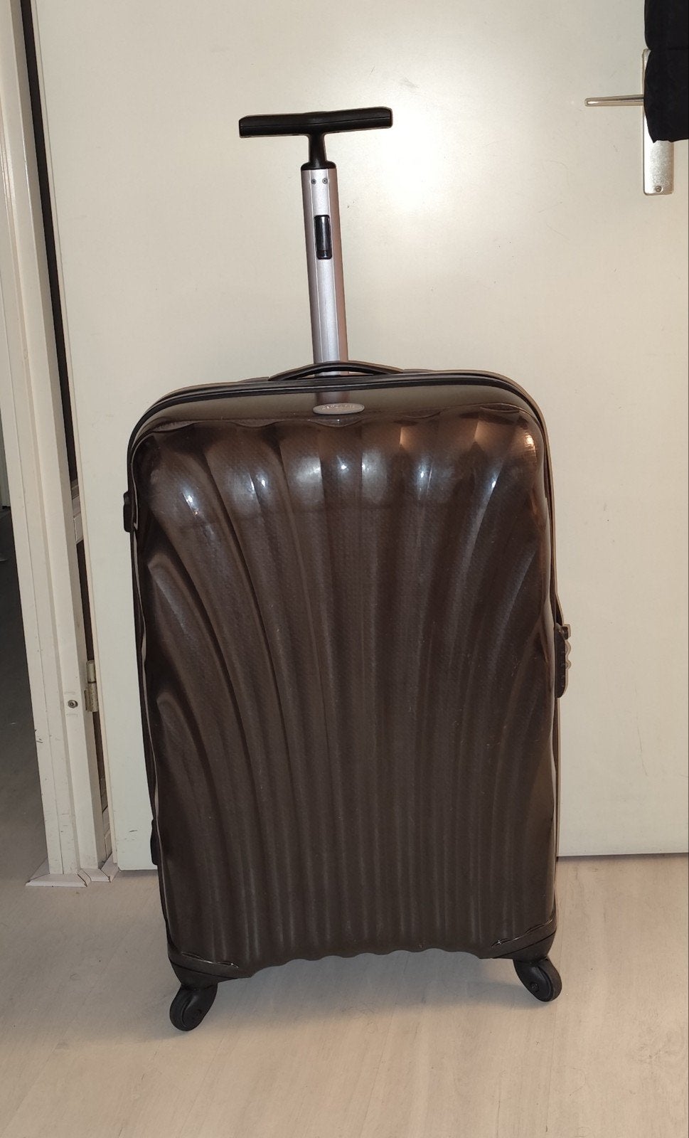 Grote koffer Samsonite met 4 wielen en Tsa-Slot 74x50x31 cm, Wieltjes, Hard kunststof, 45 tot 55 cm, Ophalen of Verzenden