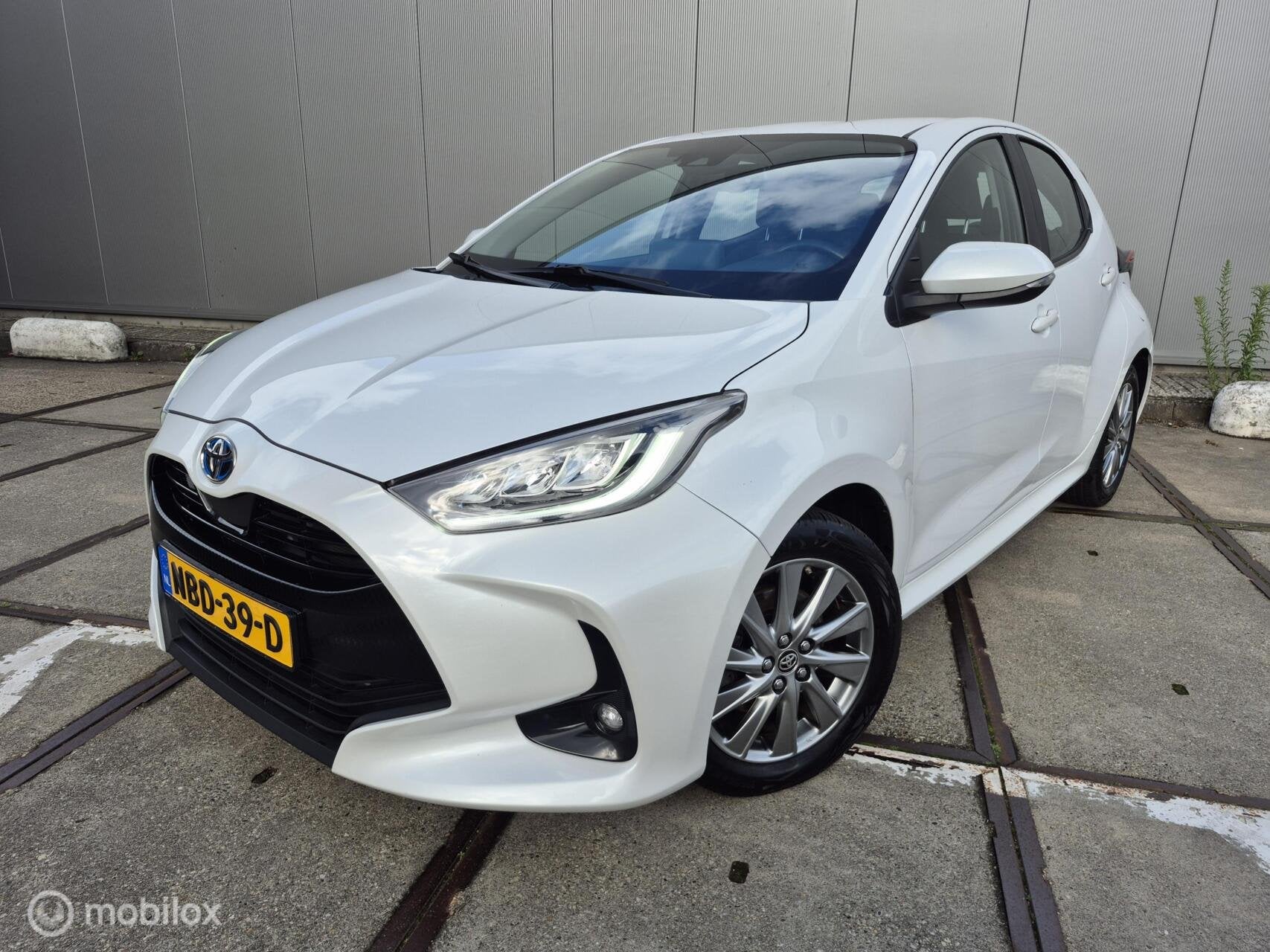 Toyota Yaris 1.5 Hybrid Business Carplay / Camera / Adaptiv, Gebruikt, Euro 6, Wit, 1490 cc