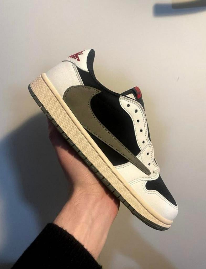 Travis Scott Nike Air Jordan 1 Low OLIVE, Overige kleuren, Nieuw, Ophalen of Verzenden, Sneakers of Gympen