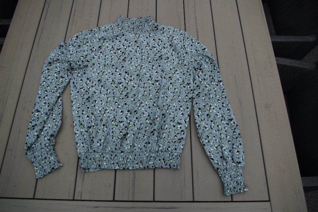Only top Pigalle, groen met motief, maat 34, Only, Ophalen of Verzenden, Zo goed als nieuw, Lange mouw