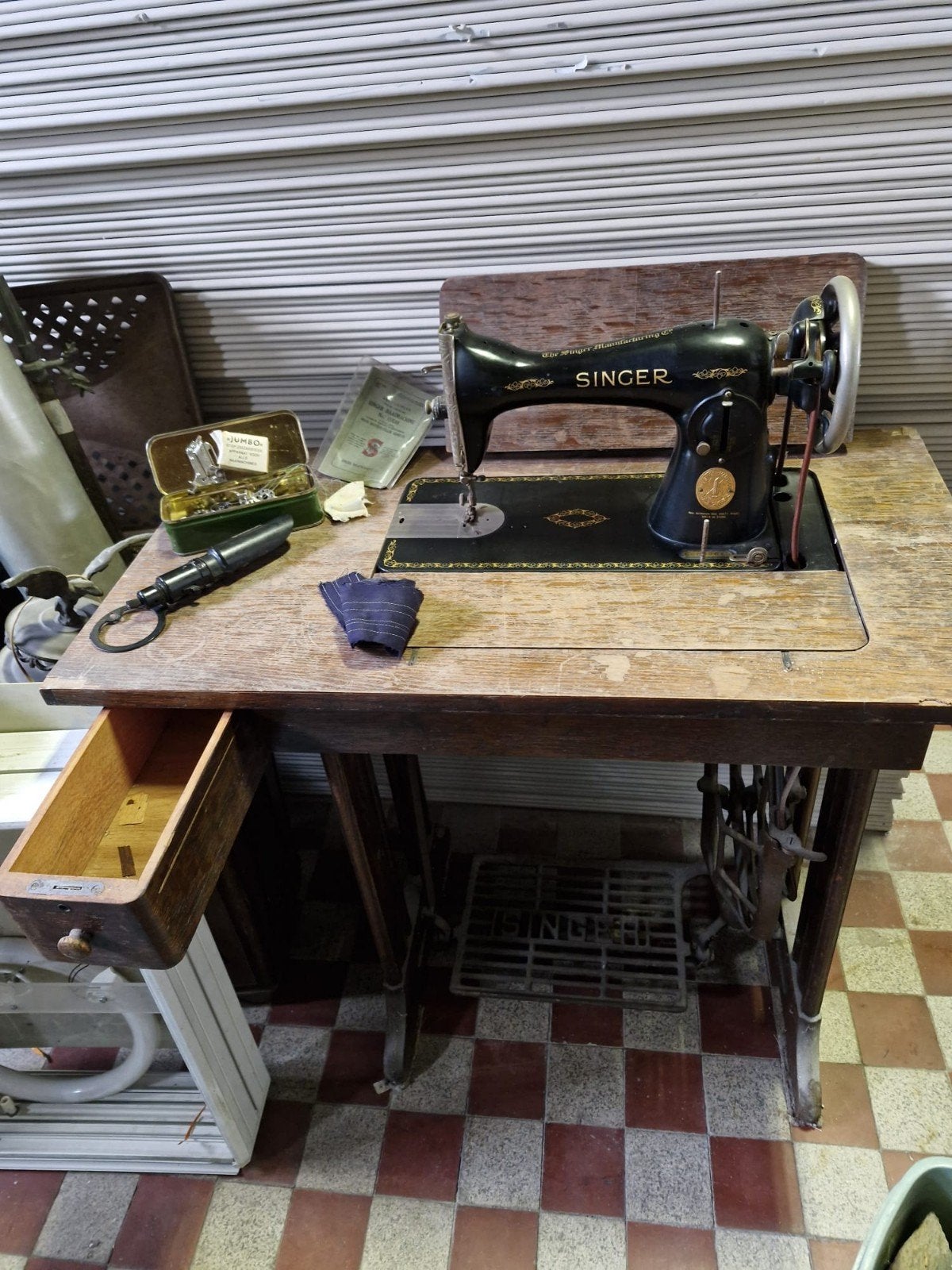 Antieke Singer Naaimachine met Houten Tafel, Ophalen