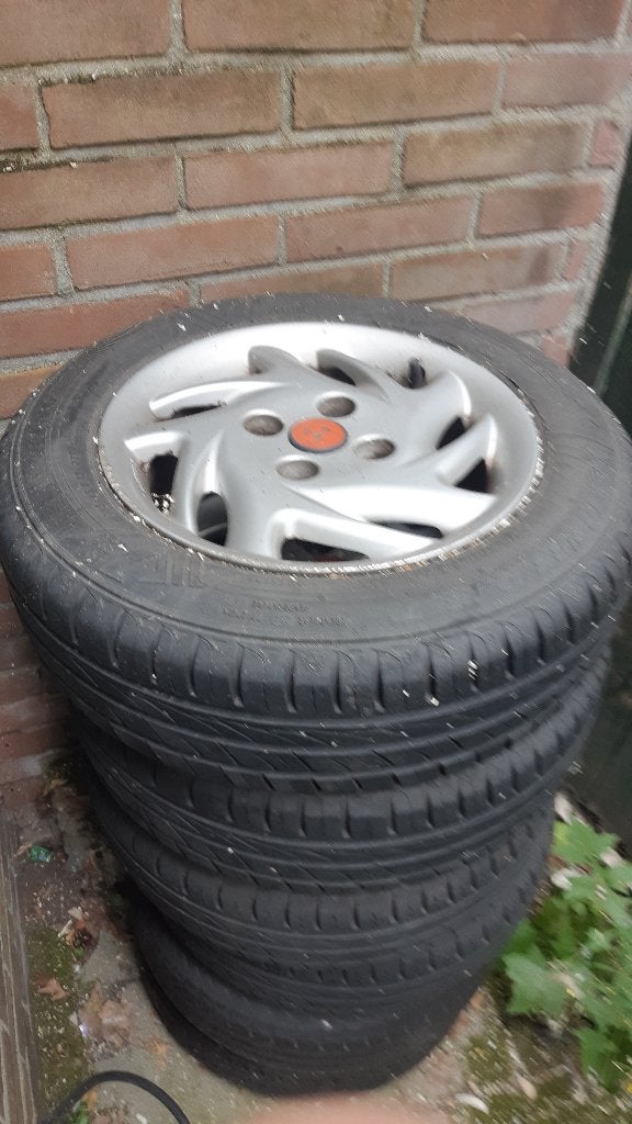 4x zomerbanden 165/65 R13, Ophalen, Zo goed als nieuw