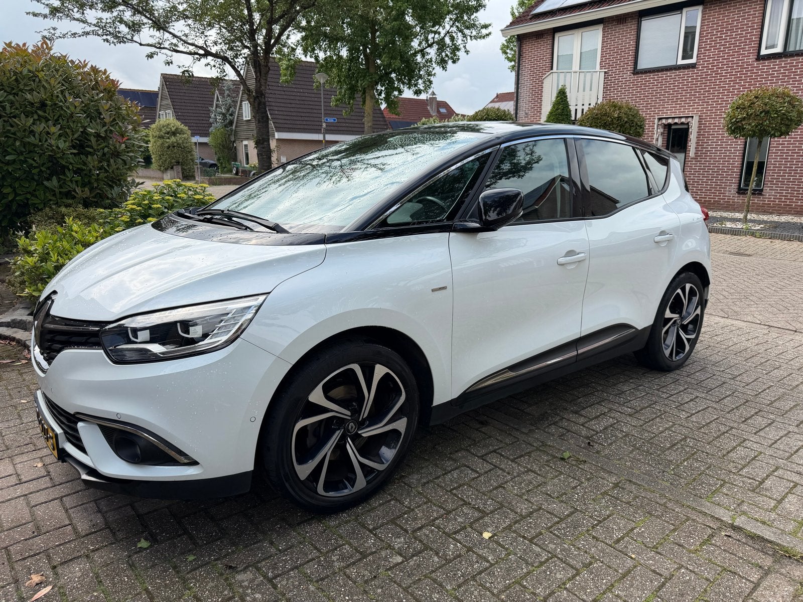Renault Scénic 1.2 Bose TCe 130pk 2017 Wit, Auto's, Renault, Voorwielaandrijving, Zwart, 1850 kg, Leder en Stof