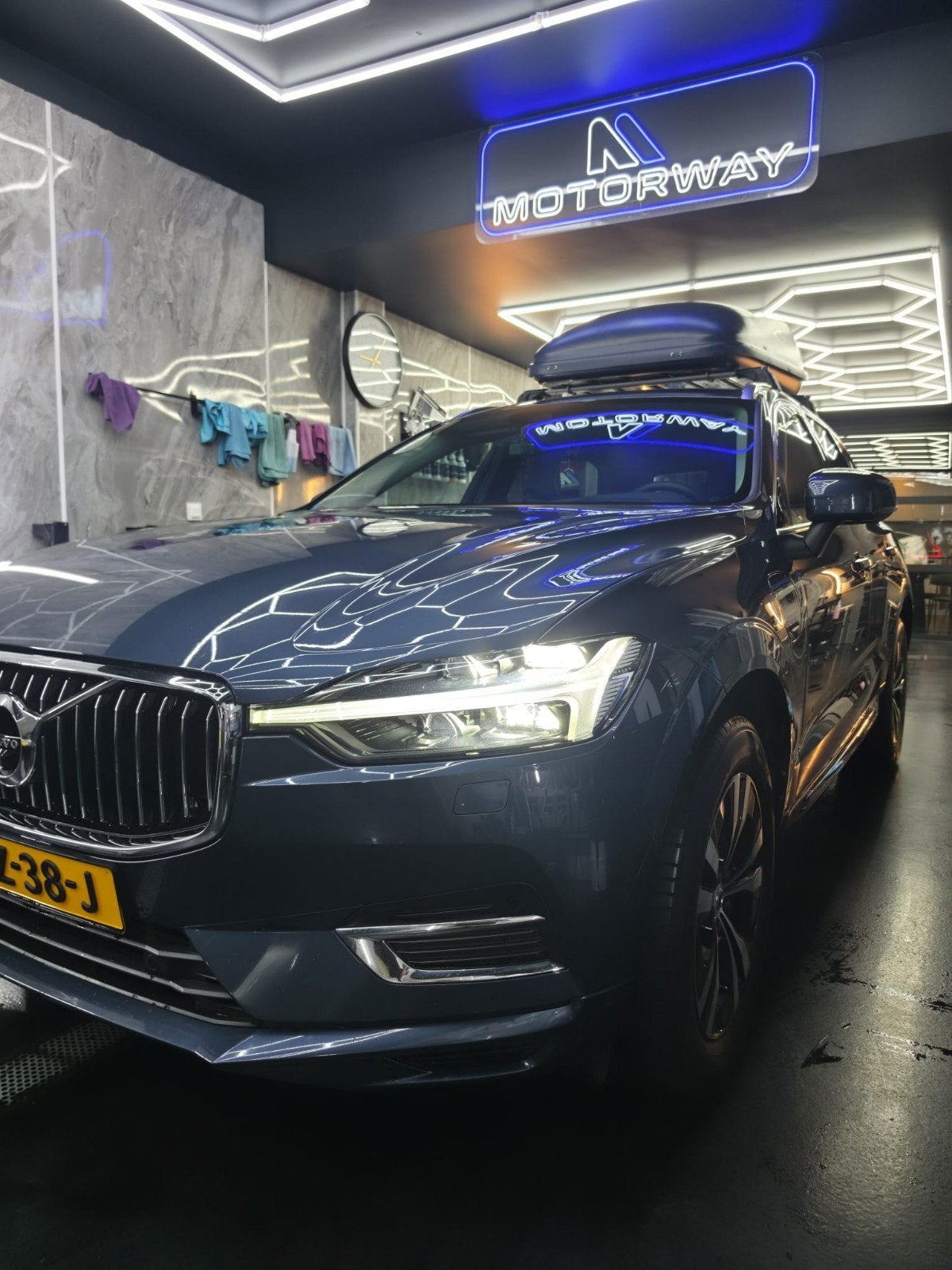 Volvo XC60 T8 Twin Engine 390pk Geartronic AWD 2021 Blauw, Auto's, Automaat, Zwart, 2069 kg, 1969 cc