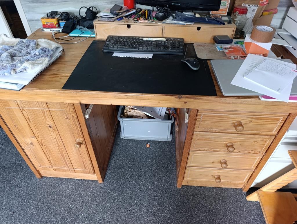 Houten bureau met (computer)kast en vier laden, Ophalen, Gebruikt
