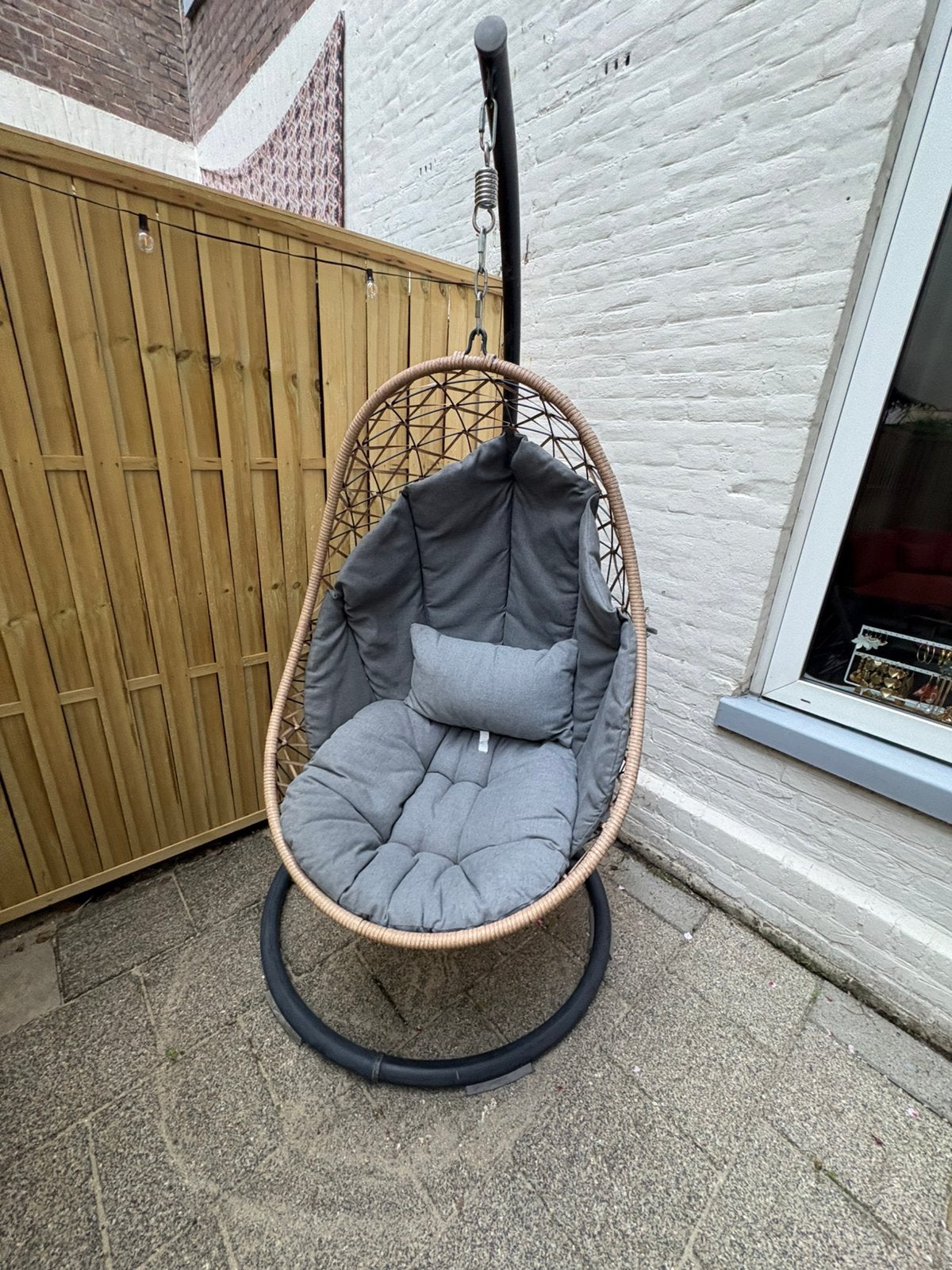 Hang Ei stoel met standaard, Tuin en Terras, Ophalen, Zo goed als nieuw, Rotan