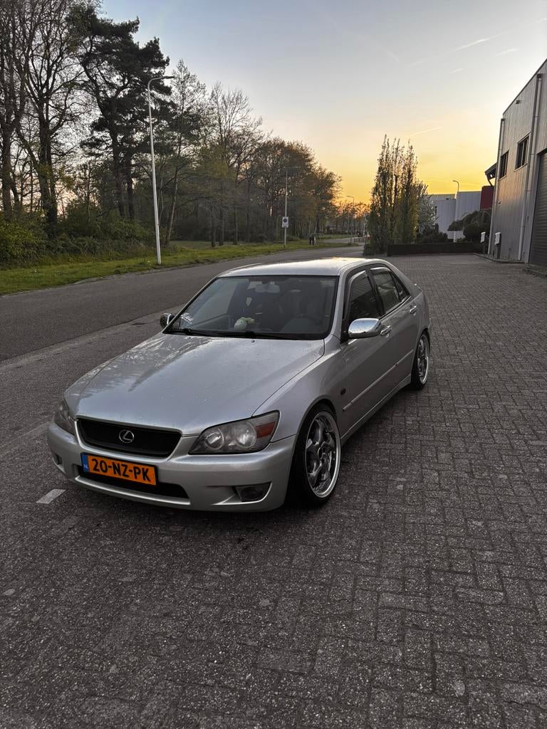 Lexus IS 200 2.0 2004 Grijs, 1355 kg, Particulier, Sedan, Zilver of Grijs